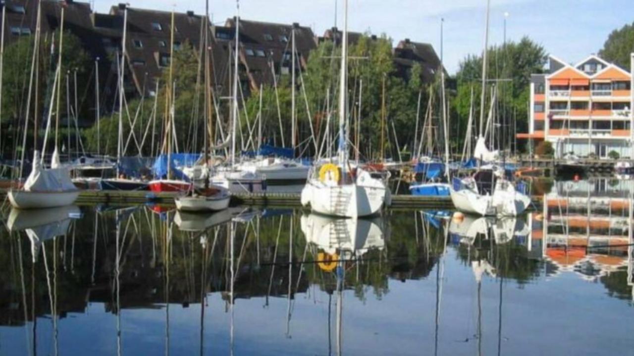 Moderne Ferienwohnung Am Yachthafen Bad Zwischenahn Bagian luar foto